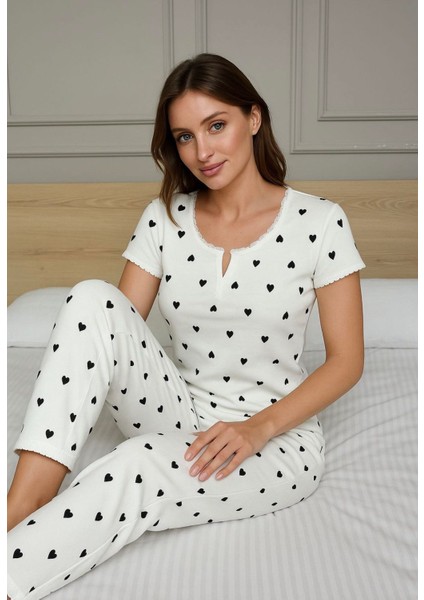 Kısa Kollu Kalp Baskılı Yazlık Beyaz Pijama Takımı