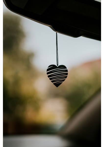 Lazer Kesim Çizgili Kalp Figürlü Metal Araba Süsü - Mat Siyah