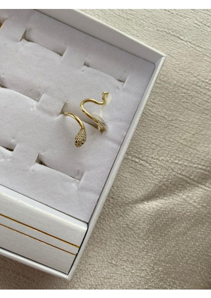 Xuping Ayarlamalı Yılan Taşlı Gold Yüzük