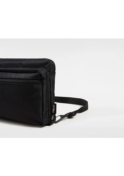 Bail Convertıble Cross Body Omuz Çantası-En: 27,9 Cm, Boy: 18,4 Cm, Derinlik: 6,4 cm VN000MP4BLK1 Siyah fırsatları