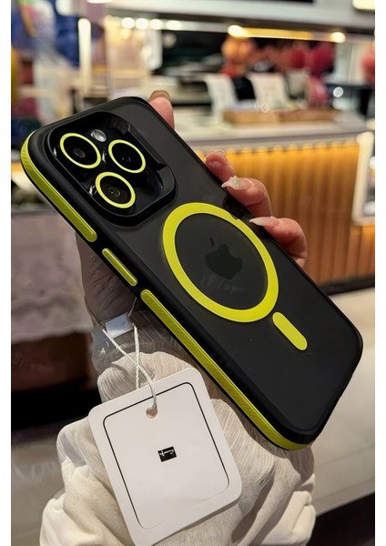 IPhone 15 Pro Uyumlu Kılıf Magsafe Özellikli Darbe Emici Şeritli Silikon Kapak