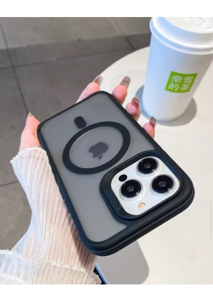 IPhone 15 Pro Uyumlu Kılıf Magsafe Özellikli Darbe Emici Şeritli Silikon Kapak