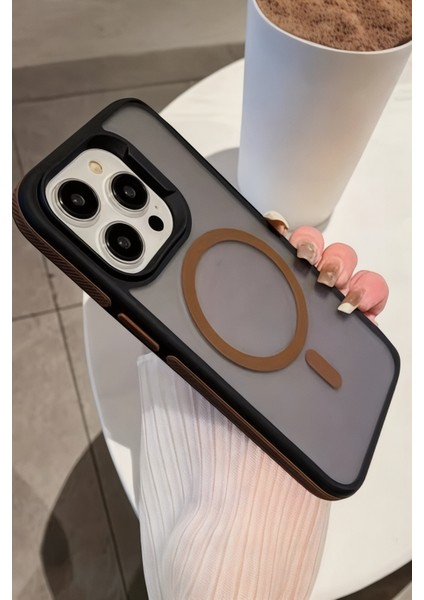 IPhone 15 Pro Max Uyumlu Kılıf Magsafe Özellikli Darbe Emici Şeritli Silikon Kapak