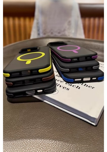 IPhone 15 Pro Max Uyumlu Kılıf Magsafe Özellikli Darbe Emici Şeritli Silikon Kapak fırsatları
