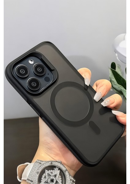 IPhone 15 Pro Max Uyumlu Kılıf Magsafe Özellikli Darbe Emici Şeritli Silikon Kapak