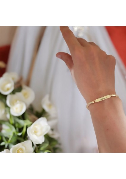 Altın Plakalı 14 Ayar Vildan Ismine Özel Hasır Kordonlu Dikdörtgen Motifli Hediye BILEKLIK-402ISIM