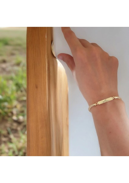 14 Ayar Altın Plakalı Anne Temalı Hasır Kordonlu Dikdörtgen Motifli Hediye BILEKLIK-402SEMBOL