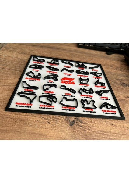 Formula 1 2026 Takvimi – 3D Pist Tablosu (22X25 Cm) | Masaüstü Standlı & Duvara Asılabilir Çerçeve