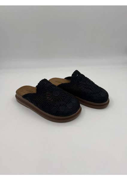 Dikişli Önü Kapalı Terlik