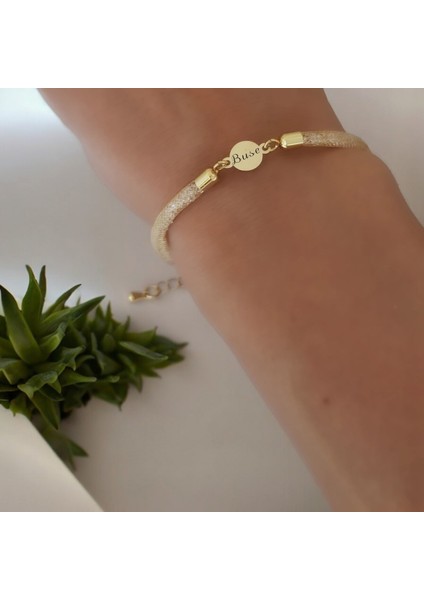 14 Ayar Plakalı Altın Buse Ismine Özel Hasır Kordonlu Yuvarlak Motifli Hediye BILEKLIK-404ISIM fiyatları