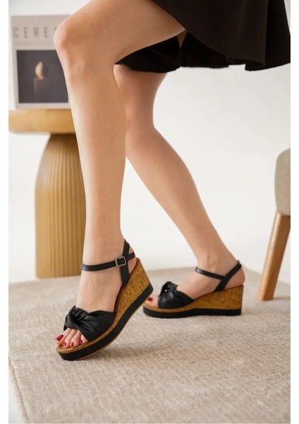 Frzn 03189 Kadın Dolgu Topuk Çiçek Desenli Sandalet Ayakkabı