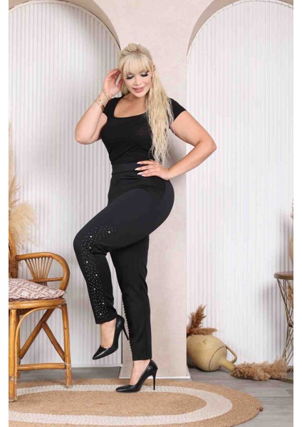 Taş Detaylı Dar Paça Pantolon