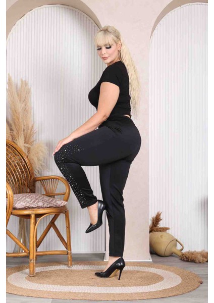 Taş Detaylı Dar Paça Pantolon indirimleri