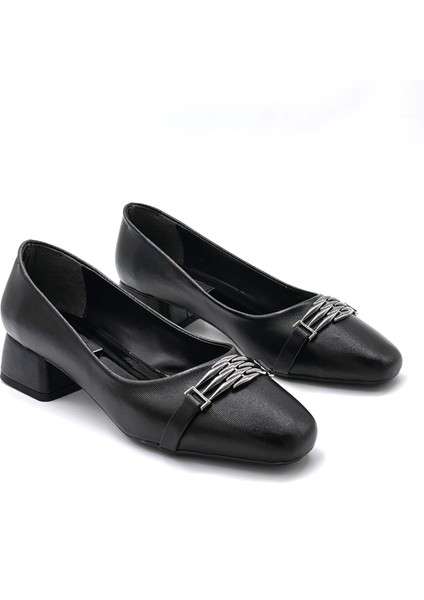 Toka Detaylı Alçak Topuklu Günlük Hadı Ayakkabı Siyah