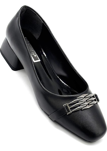 Toka Detaylı Alçak Topuklu Günlük Hadı Ayakkabı Siyah indirimleri