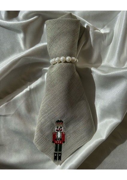 Yılbaşı Temalı Nakışlı Peçete – Fındıkkıran Desenli Özel Davet Sofraları Için fırsatları