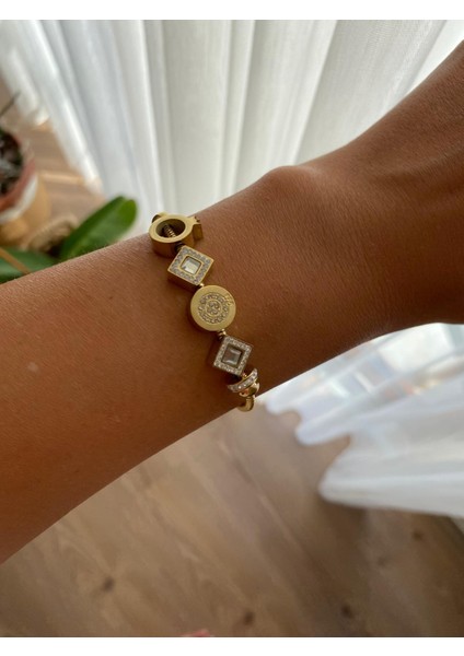 Kare ve Yuvarlak Figürlü Taşlı Gold Çelik Bileklik fırsatları
