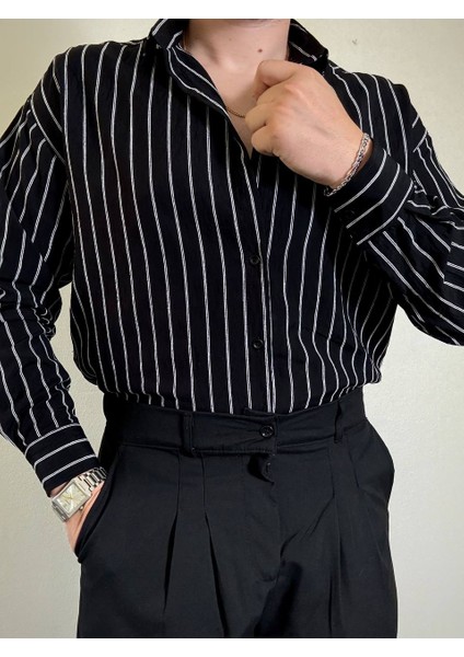 Erkek Siyah Beyaz Dikey Çizgili Yarım Oversize Gömlek Modern Tarz, Nefes Alan Ince Kumaş Şık modelleri