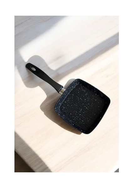 Yanmaz Yapışmaz Granit Kaplama Döküm Mini Tava, Yumurta ve Sos Tavası, Mini Yer Kaplamayan Granit Kaplama Döküm Sos ve Yumurta Tavası (12CM) modelleri