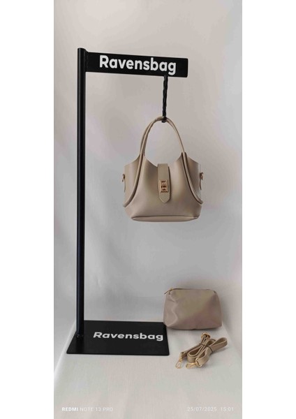 Kilit Kapama Yavrulu El ve Omuz Kadın Çanta