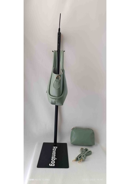 Kilit Kapama Yavrulu El ve Omuz Kadın Çanta modelleri