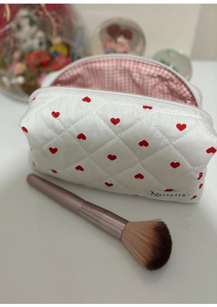 Love Heart Serisi – Kalp Desenli Kapitone Makyaj Çantası – Yıkanabilir Büyük Boy