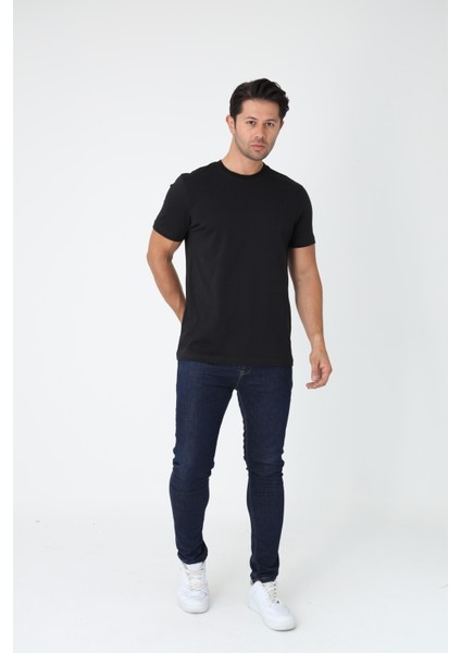 Siyah Tişört - Sol Göğüste Siyah Nakışlı "z" Harfi Tasarım