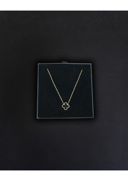 Nia Siyah Yonca Kolye