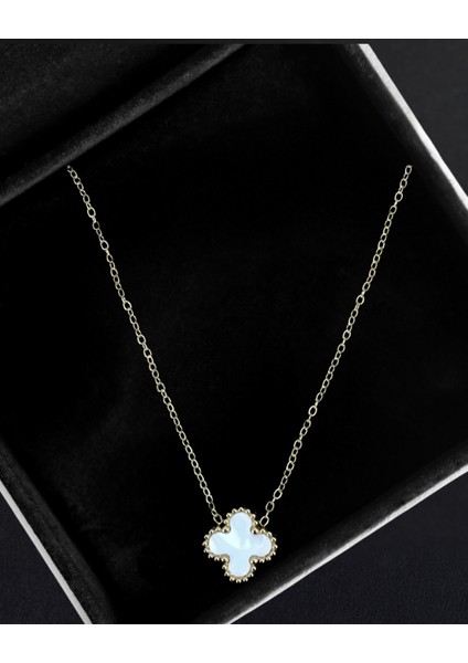 Nova Beyaz Yonca Kolye