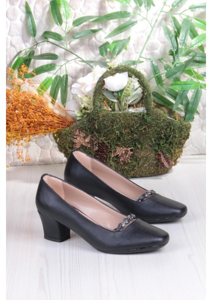 168689 Nur Taş Detaylı Alçak Topuklu Kadın Ayakkabı fırsatları