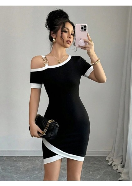 Kadın Kısa Kollu Asimetrik Kesim Yaka Şerit ve Aksesuar Detaylı Modal Elbise