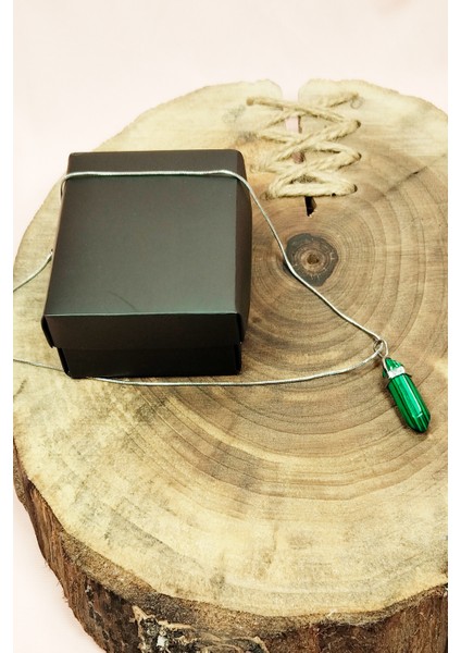 Malahit Doğal Taşı Zincirli El Yapımı Tasarımlı Kolye Uç: 3,5 cm Zincir: 20 cm Kutulu fırsatları