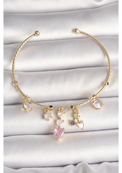 Pirinç Gold Renk Sallantı Zirkon Taşlı Kalp Figür Pembe Kalp Detay Charm Kadın Bileklik