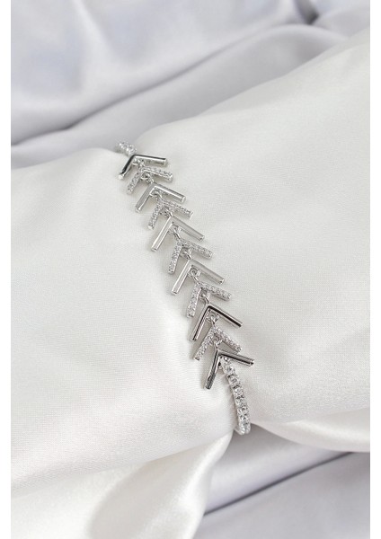 Pirinç Gümüş Renk Zirkon Taşlı Balık Sırtı Kadın Bileklik