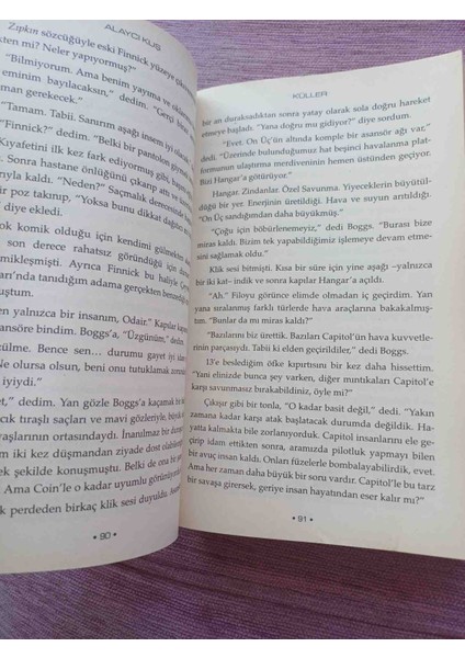 Alaycı Kuş Suzanne Collins 2011 Basim 3,baski 416 Sayfa On Kapakta Hafif Kirilma Var Harici Cok Temiz Durumdadir fırsatları