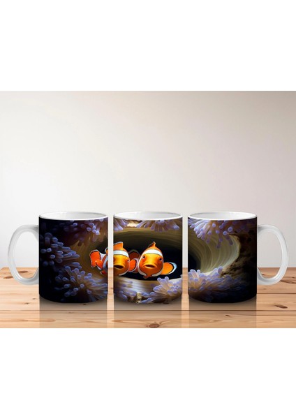 Karanlık Fon Üzerinde Parlayan Palyaço Balığı – Baskılı Kupa indirimleri