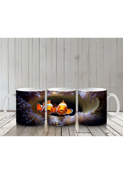 Karanlık Fon Üzerinde Parlayan Palyaço Balığı – Baskılı Kupa