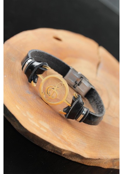 Gold Renk Metal Sol Anahtarlı Tasarım Siyah Renk Deri Erkek Bileklik - EBJ250726W36947