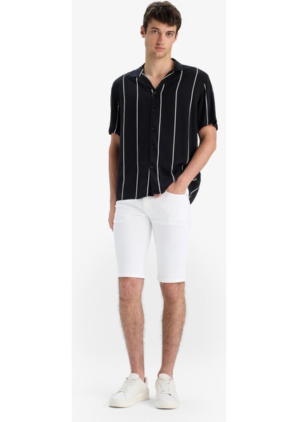 Slim Fit Dar Kesim Beyaz Jean Bermuda Şort fiyatları