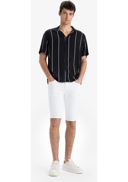 Slim Fit Dar Kesim Beyaz Jean Bermuda Şort modelleri