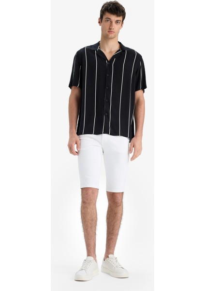 Slim Fit Dar Kesim Beyaz Jean Bermuda Şort fırsatları