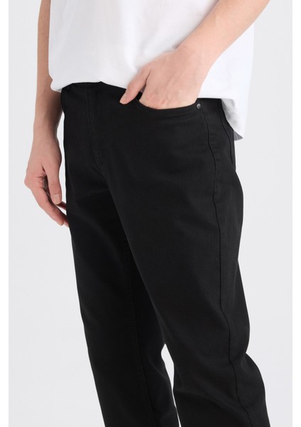 Sergio Regular Fit Solmayan Renk Normal Kalıp Normal Bel Boru Paça Siyah Jean Pantolon E6111AX25SP