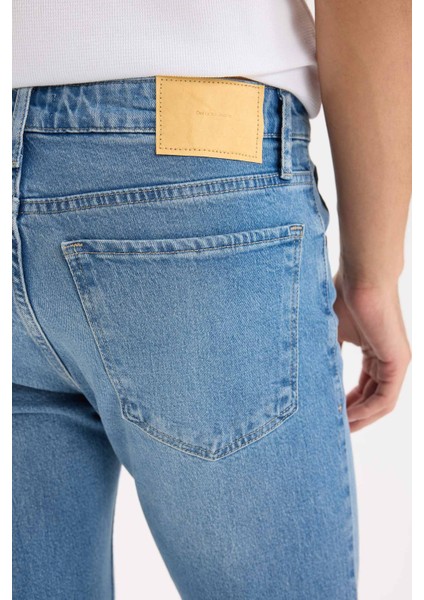 Slim Tapered Fit Dar Kalıp Normal Bel Daralan Paça Jean Pantolon D8745AX24AU