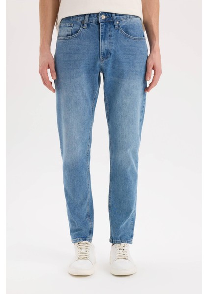 Slim Tapered Fit Dar Kalıp Normal Bel Daralan Paça Jean Pantolon D8745AX25SP fırsatları