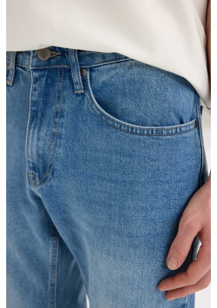 Slim Tapered Fit Dar Kalıp Normal Bel Daralan Paça Jean Pantolon D8745AX25SP indirimleri