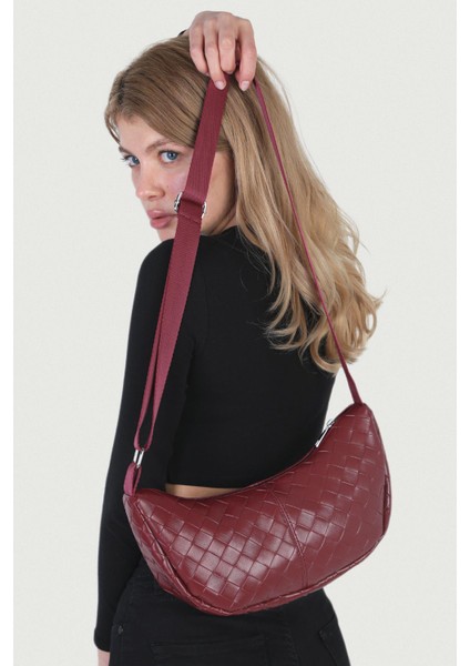 Örg Görünümlü Yarım Ay Çapraz Askılı Çanta 256 fiyatları