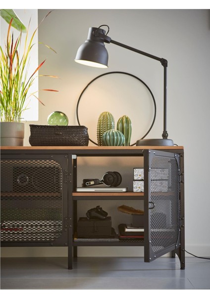 Fjällbo Tv Sehpası 150 x 54 cm Siyah Çelik ve Masif Çam Kumanda Sinyallerini Geçirir Metal Kafesli Depolamalı modelleri