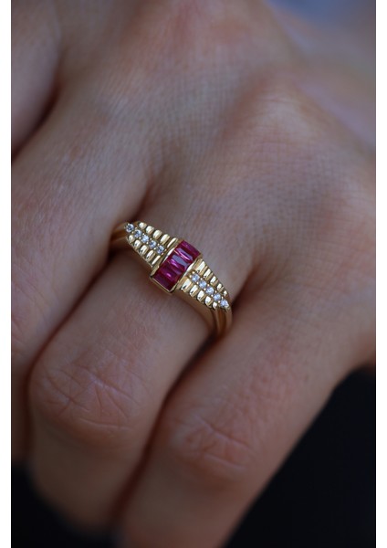 14 Ayar Altın Pembe Taş Detaylı Şekilli Yüzük fiyatları