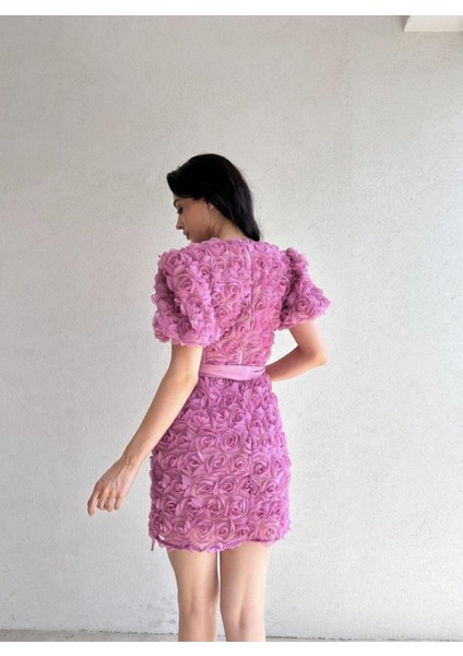 3D Gül Dokulu V Yaka Kısa Abiye Elbise - Pembe| Volan Kol, Kuşak Detaylı modelleri