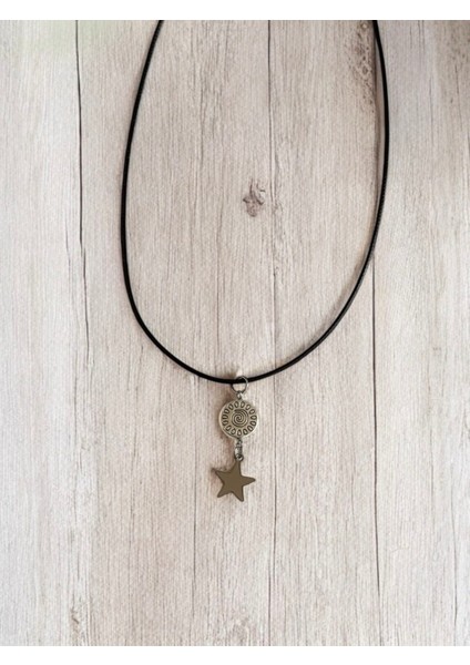 Spiral Yıldız Tasarım Charmlı Ip Kolye